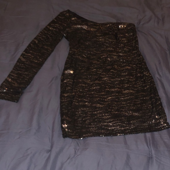 Ark & Co Dresses & Skirts - Sequin one sleeve mini